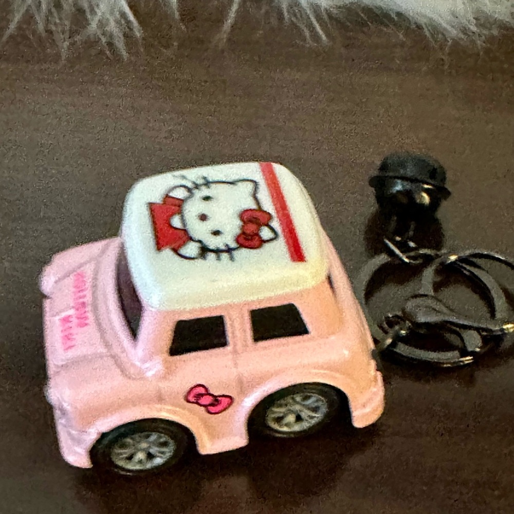 Hello kitty inspired keychain - Picture 2 of 6